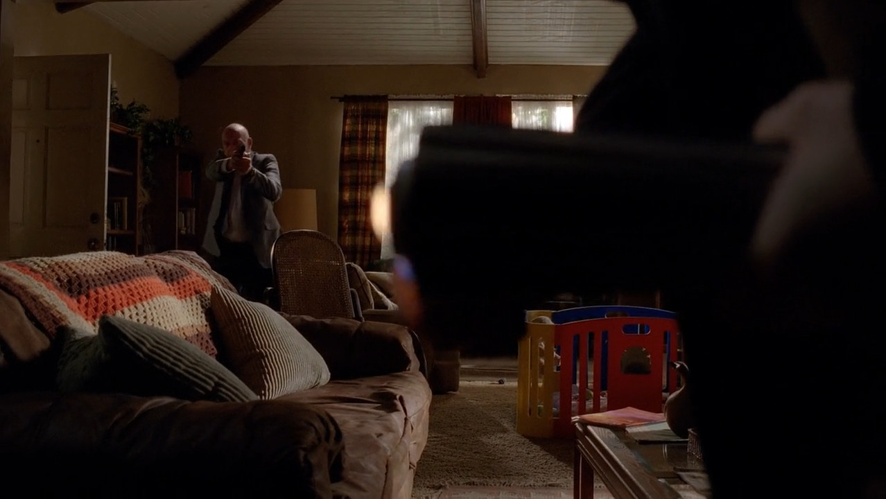 Hank intercepts Jesse at Walt's house